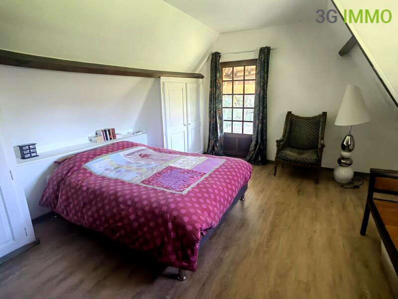 Maison - 260 m² - 10 pièces