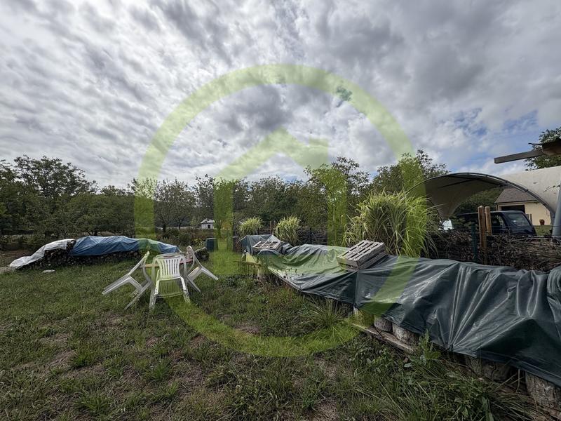 Terrain constructible - 1 500 m²