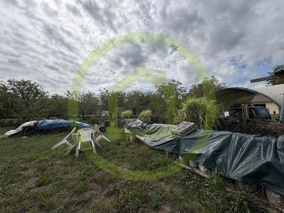 Terrain constructible - 1 500 m²