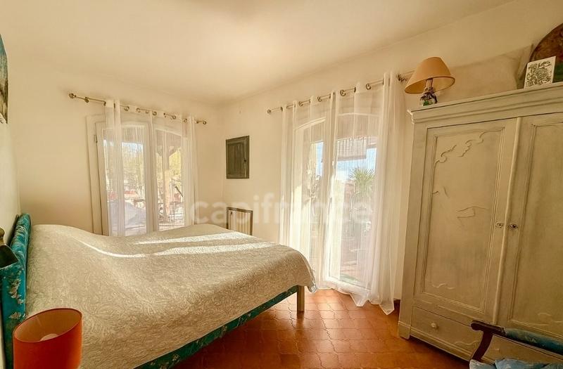 Maison - 235 m² - 7 pièces