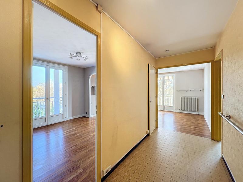 Appartement - 98 m² - 5 pièces