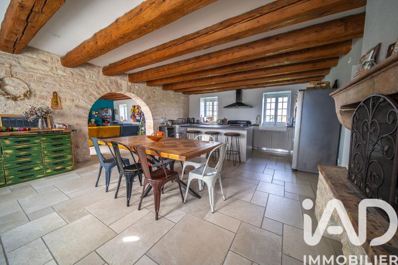 Maison - 234 m² - 8 pièces