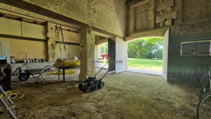 Maison - 201 m² - 7 pièces