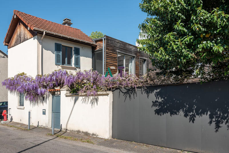 Maison - 240 m² - 8 pièces