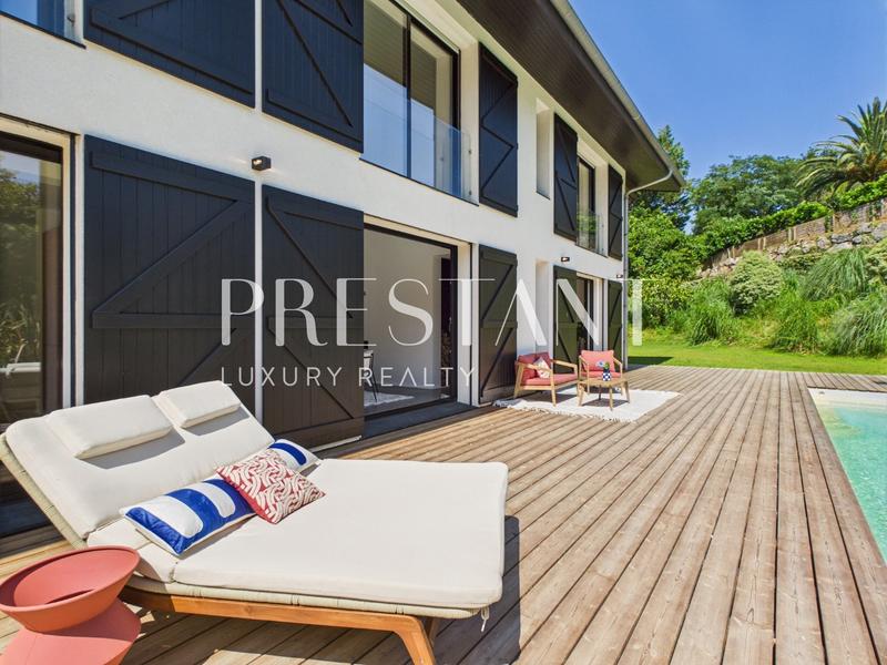 Maison - 310 m² - 11 pièces