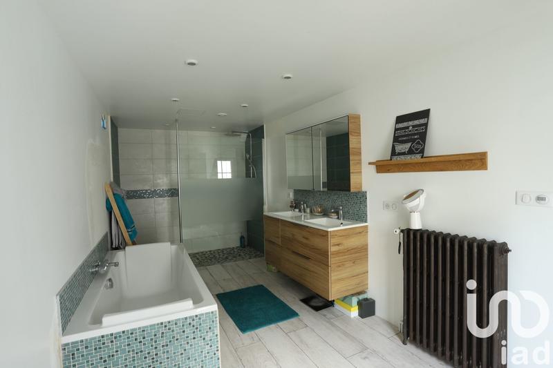 Maison - 270 m² - 10 pièces