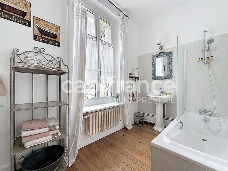 Maison - 420 m² - 13 pièces