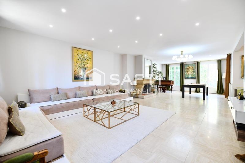 Maison - 211 m² - 8 pièces