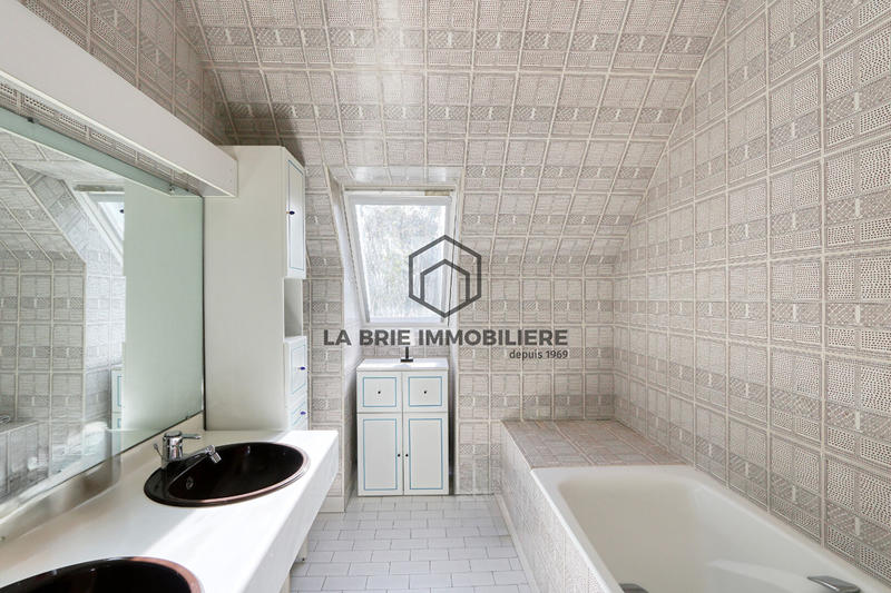 Maison - 177 m² - 7 pièces