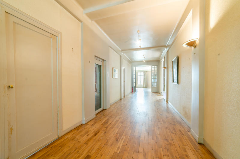 Maison - 342 m² - 8 pièces