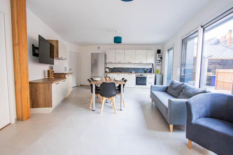 Maison - 99 m² - 6 pièces