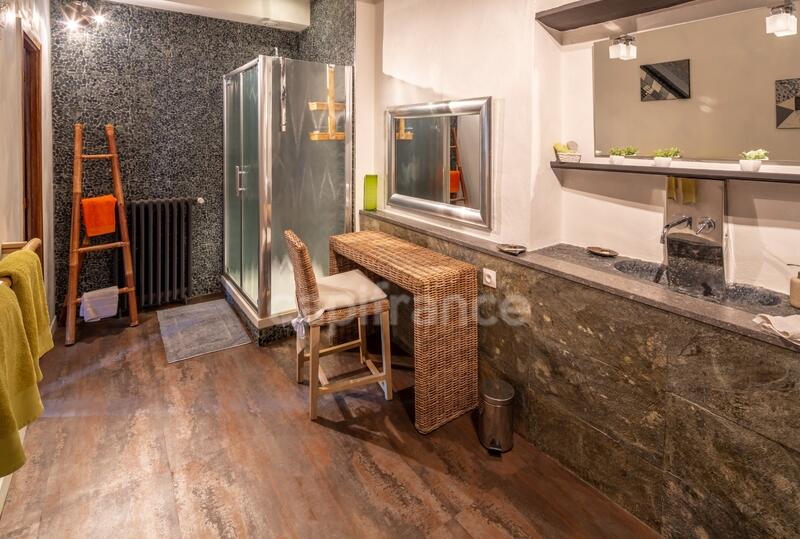 Maison - 555 m² - 10 pièces