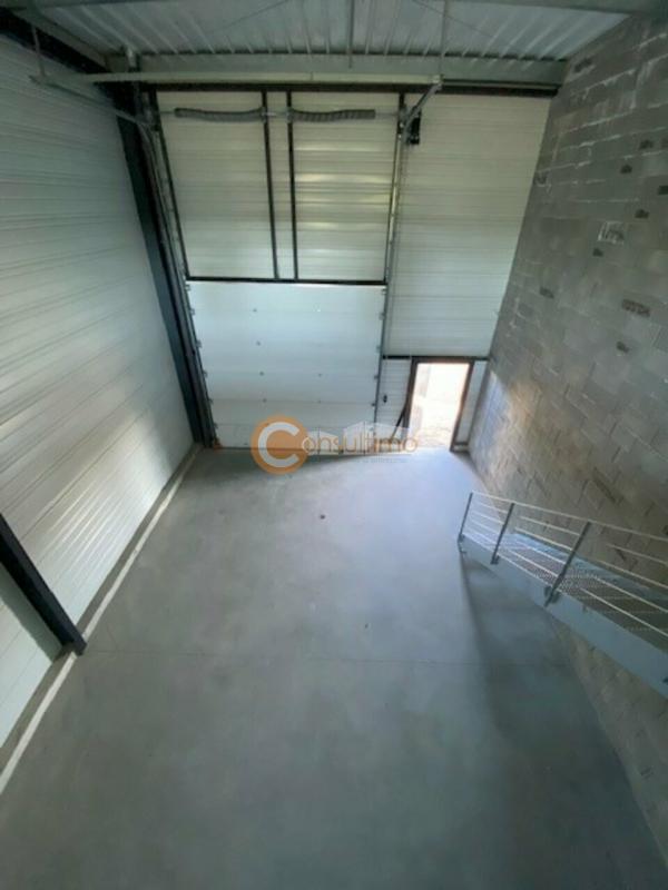 Local d'activité / Entrepôt - 140 m²
