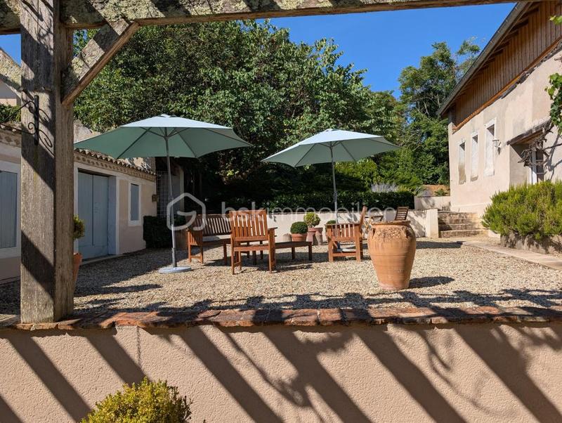 Maison - 296 m² - 9 pièces