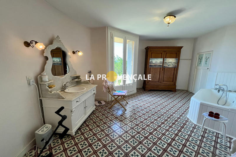 Demeure - 265 m² - 8 pièces