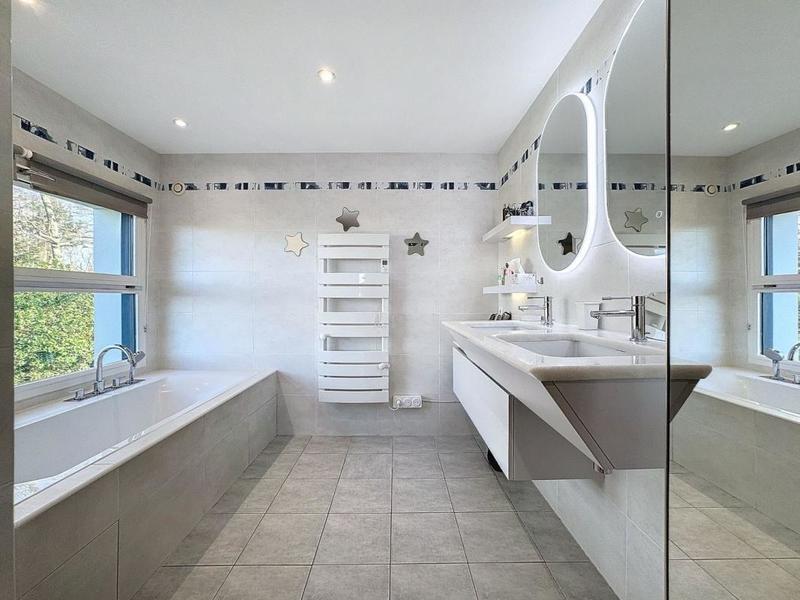 Maison - 213 m² - 5 pièces