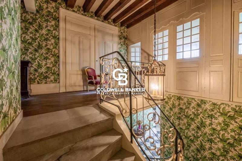 Maison - 554 m² - 15 pièces