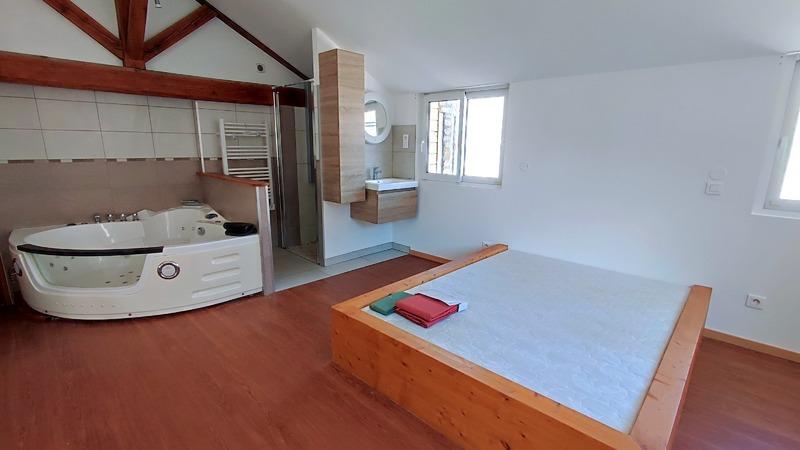 Maison - 223 m² - 9 pièces