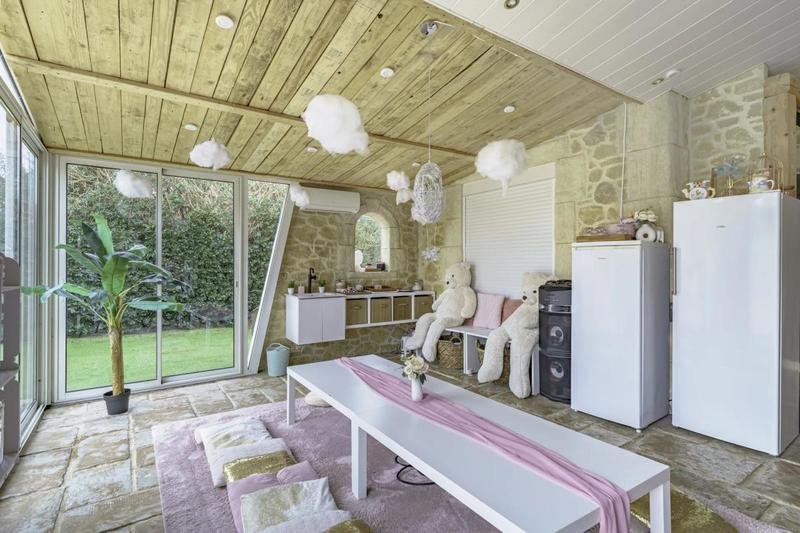 Maison - 340 m² - 11 pièces