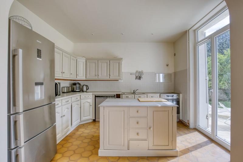 Maison - 231 m² - 7 pièces