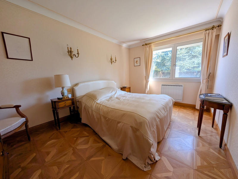 Maison - 230 m² - 8 pièces