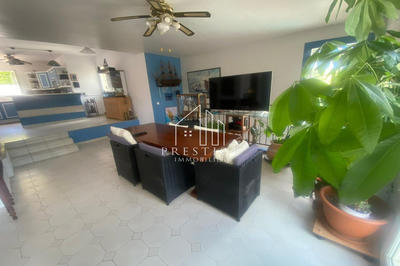 Maison - 197 m² - 2 pièces