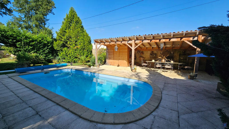 Maison - 198 m² - 7 pièces