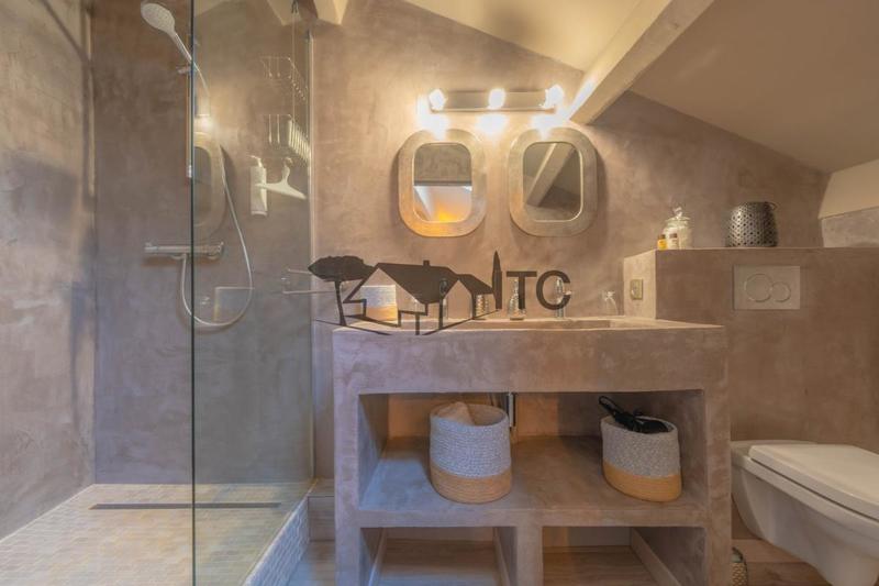 Maison - 425 m² - 10 pièces