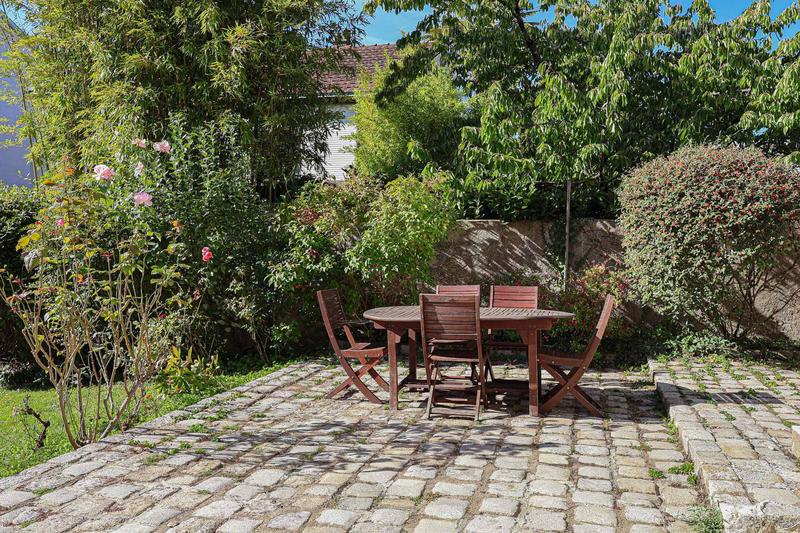 Maison - 220 m² - 8 pièces