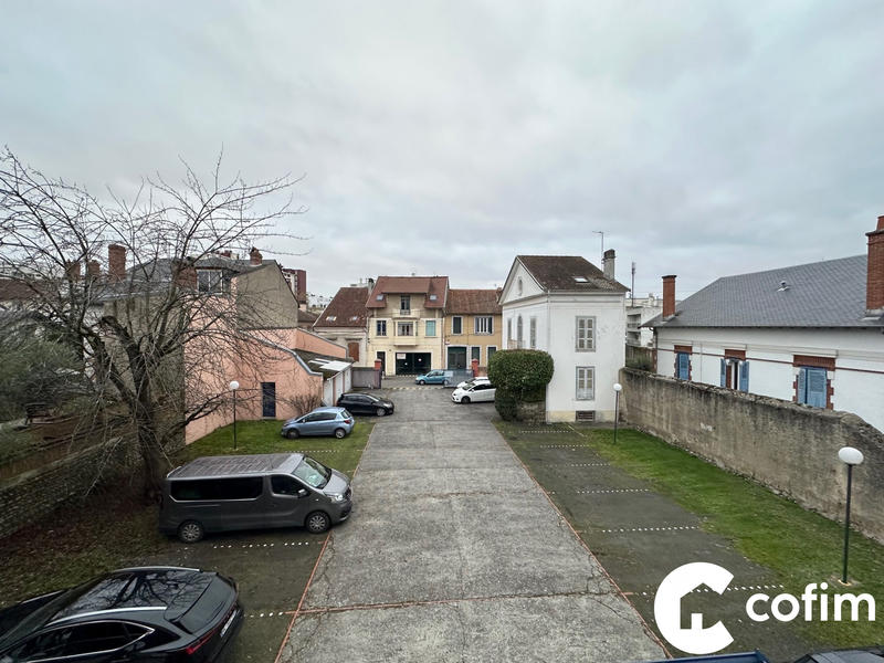 Local d'activités - 700 m² - 27 pièces