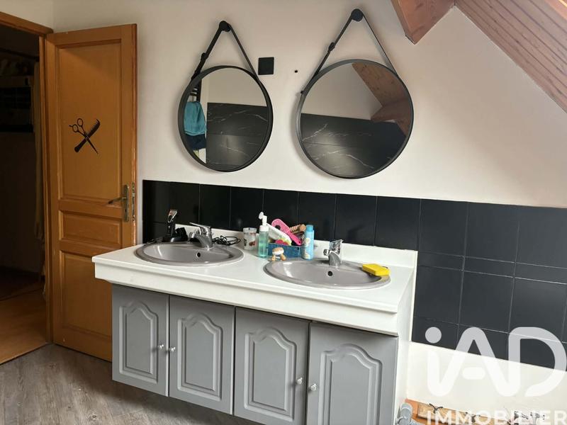 Maison - 215 m² - 8 pièces