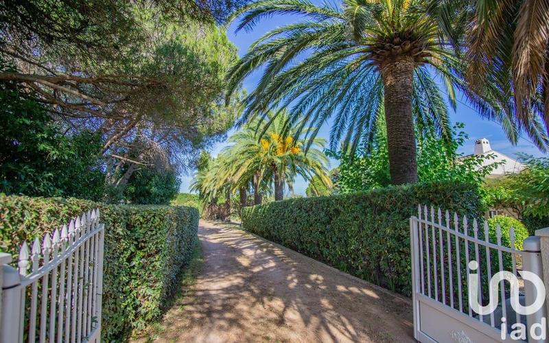 Maison - 237 m² - 9 pièces