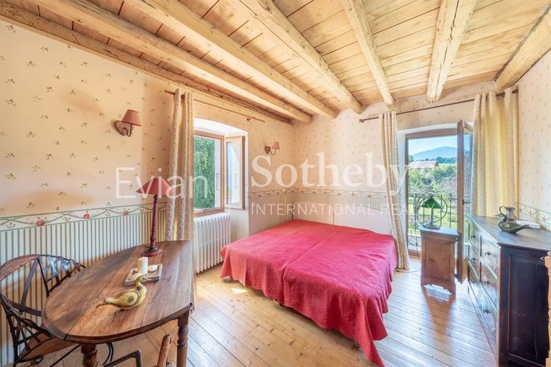 Maison - 261 m² - 13 pièces