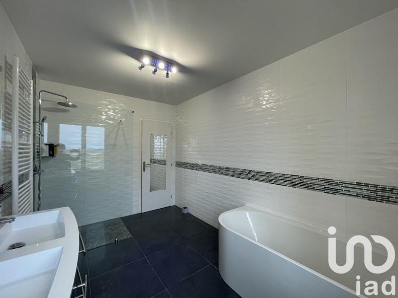 Maison - 222 m² - 7 pièces