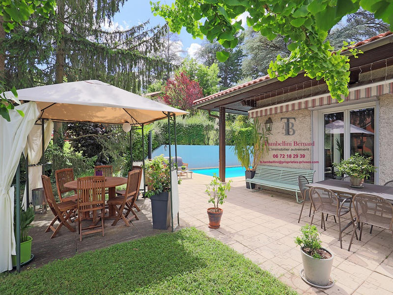 Demeure - 185 m² - 7 pièces