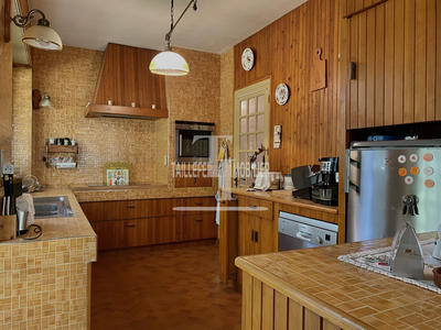 Maison traditionnelle - 300 m² - 9 pièces