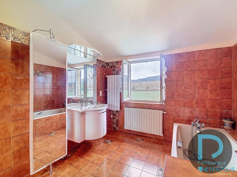 Maison - 280 m² - 9 pièces