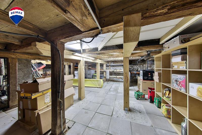 Maison - 243 m² - 7 pièces