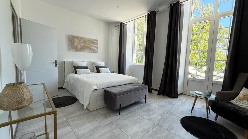 Propriété - 680 m² - 21 pièces