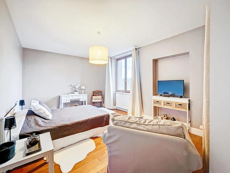 Maison - 330 m² - 9 pièces