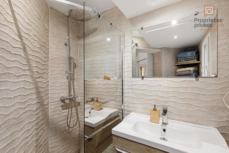 Maison - 246 m² - 8 pièces