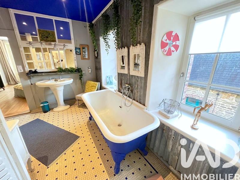 Maison - 220 m² - 7 pièces