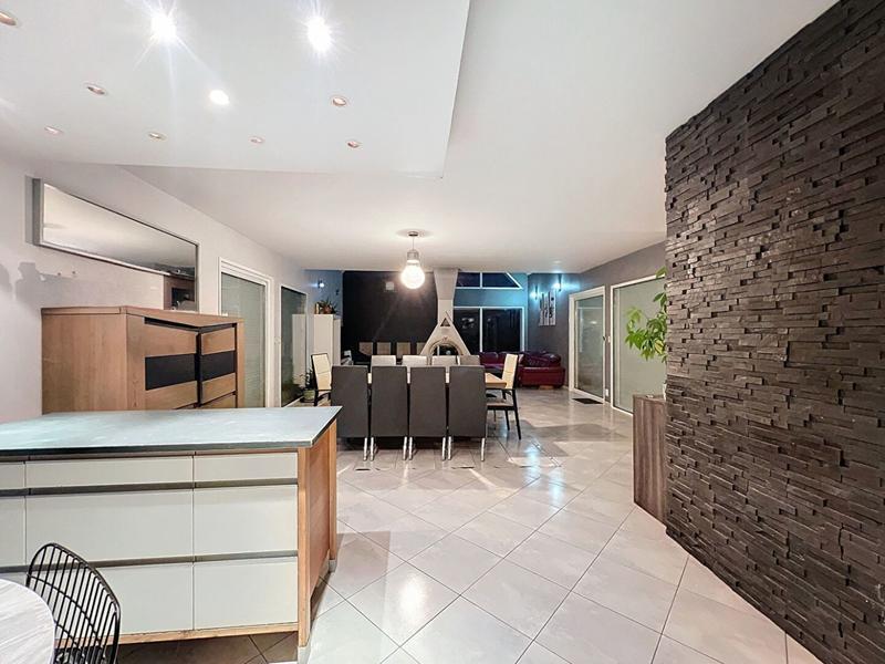 Maison - 260 m² - 10 pièces