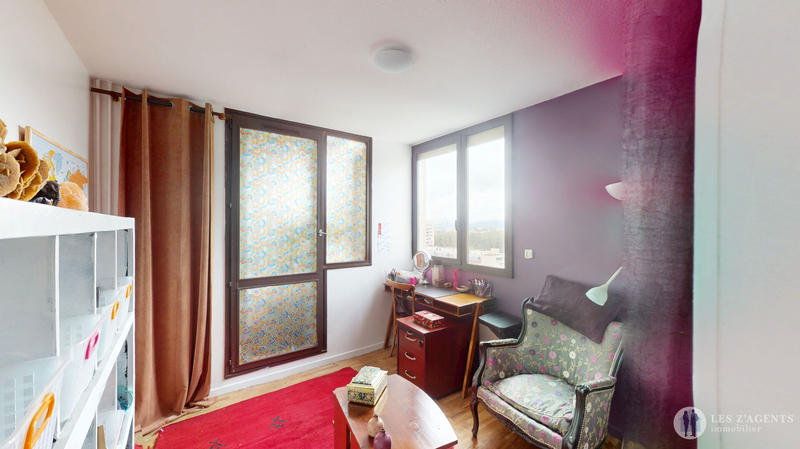 Appartement - 98 m² - 5 pièces