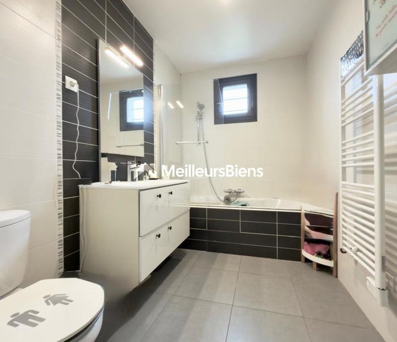 Maison - 129 m² - 7 pièces