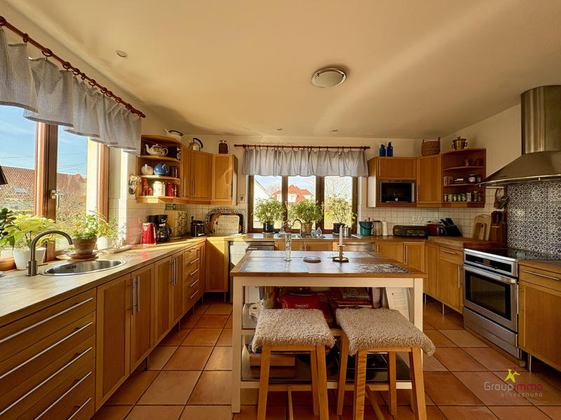 Maison - 245 m² - 8 pièces