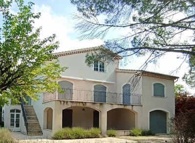 Villa - 304 m² - 15 pièces