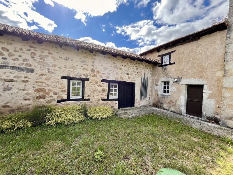 Maison - 411 m² - 7 pièces