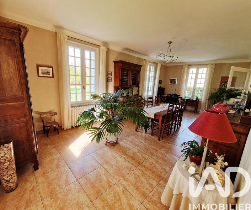 Maison - 222 m² - 12 pièces