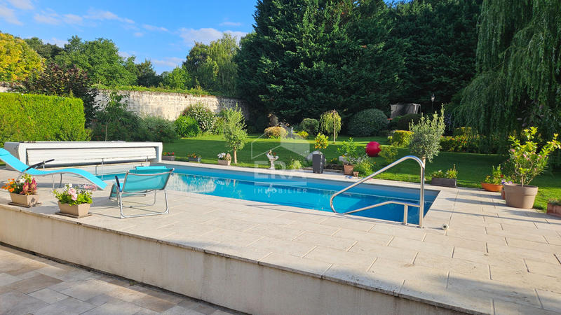 Maison - 269 m² - 12 pièces